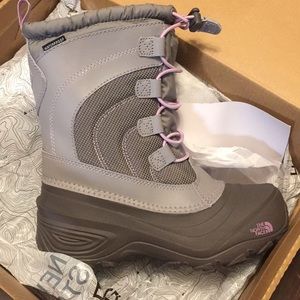 Youth insulated North Face boot. Size 3. New.